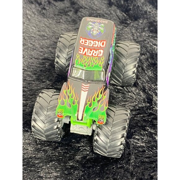 Monster Jam Hot Wheels 1:24 Scale Grave Digger Diecast Truck Play Vehicle - Picture 4 of 6